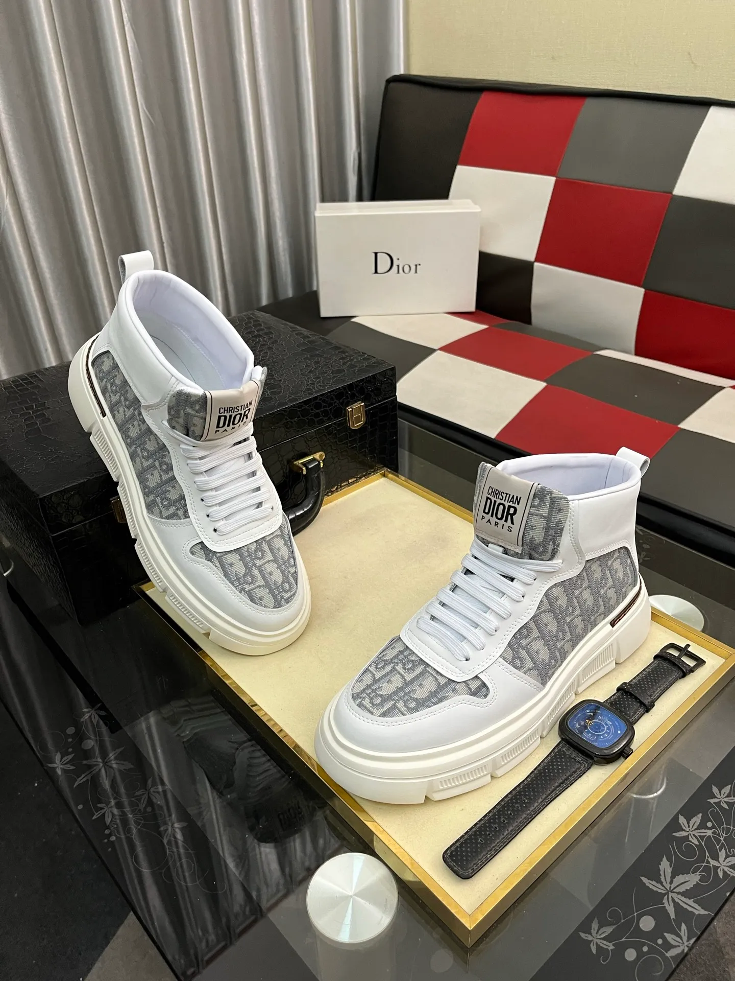 Men's shoes💰420⌚️⌚️[Dior] Dior's new men's genuine leather casual shoes, the highest version on the market, any comparison is welcome🆚! The original leather has excellent texture and is super high-end! Fetal sheep net lining imported from Italy, removable pad! Luxurious materials and fine workmanship, highly recommended! Code number: 38-442️⃣Colors available